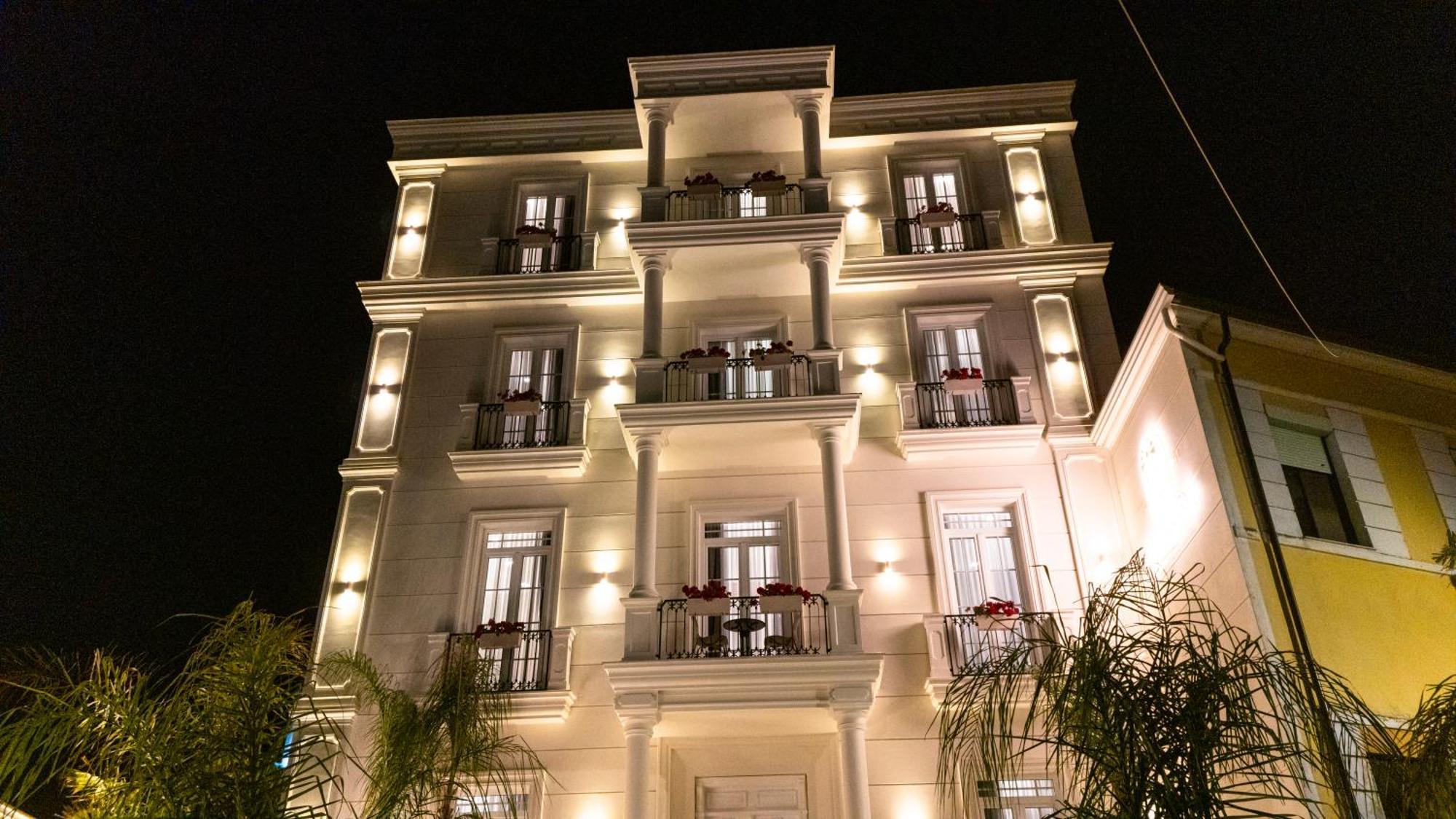 Art Gallery Boutique Hotel Durres Bagian luar foto