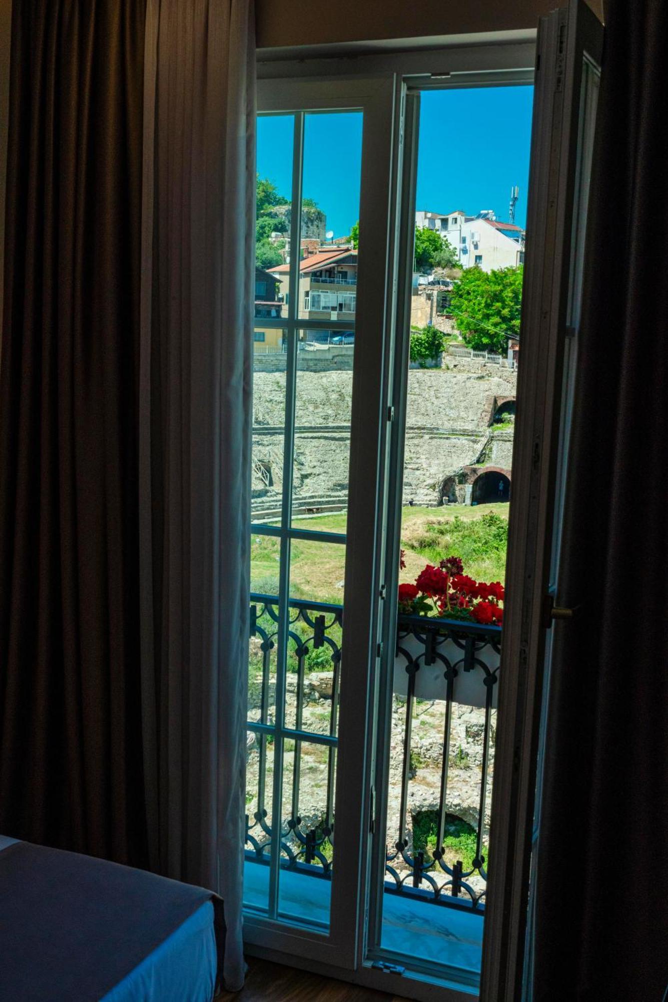 Art Gallery Boutique Hotel Durres Bagian luar foto