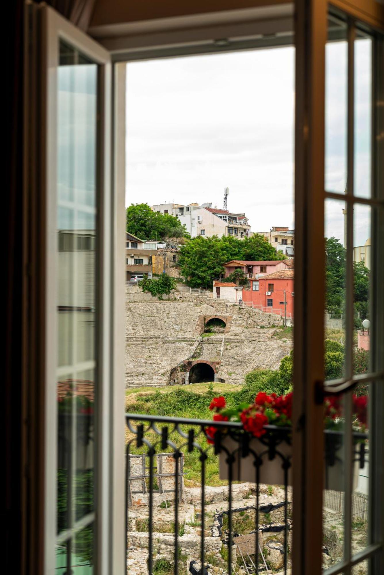 Art Gallery Boutique Hotel Durres Bagian luar foto